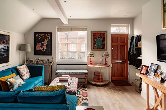 2 Bedroom Flat For Sale In Kensington Court Mews, Kensington, London, W8