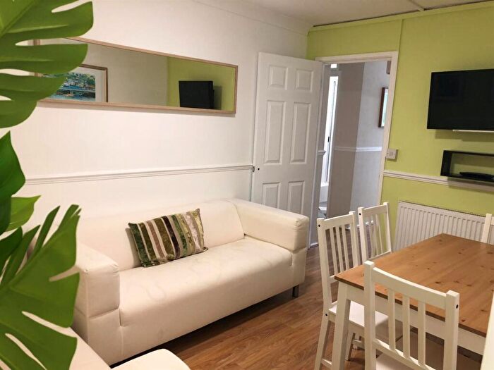 4 Bedroom Flat To Rent In Hubert Croft, Selly Oak, Birmingham, B29