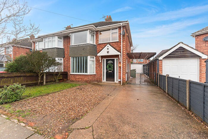 3 Bedroom Semi-Detached House For Sale In Brookfield Road, Scartho, DN33