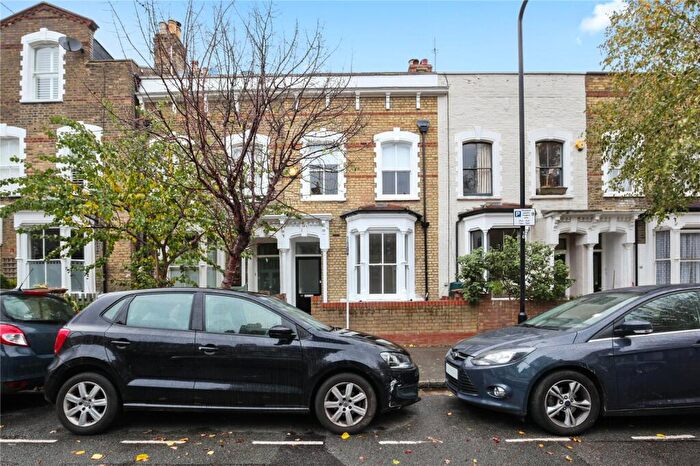 3 Bedroom Flat To Rent In Sydner Road, Stoke Newington, London, N16