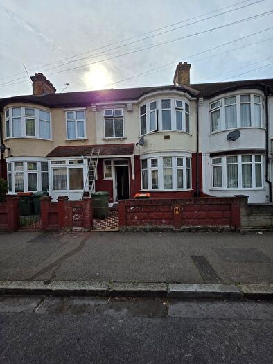 4 Bedroom Terraced House To Rent In Lawrence Avenue, London, E12