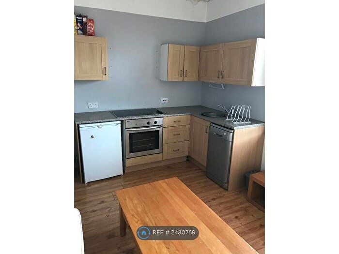 2 Bedroom Flat To Rent In Deansgate Lane, Cheshire/Greater Manchester, WA15