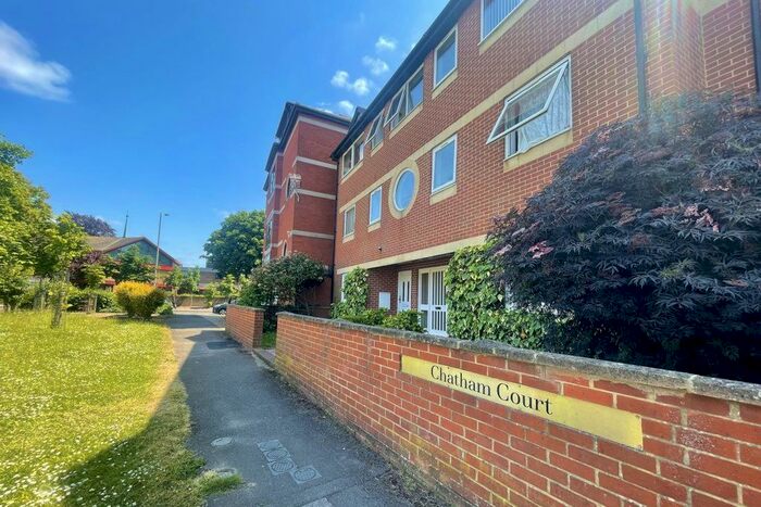 2 Bedroom Flat To Rent In Grove Close, Slough, SL1