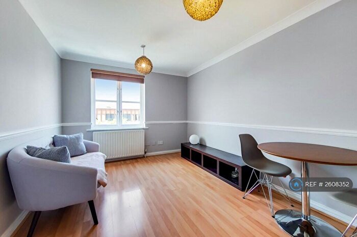 1 Bedroom Flat To Rent In Mile End Road, London, E1