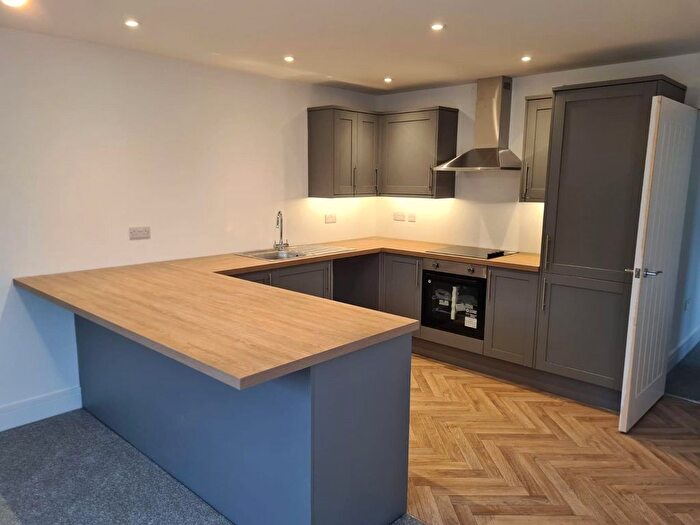 2 Bedroom Flat To Rent In - Castle Street, Wiltshire, BA14