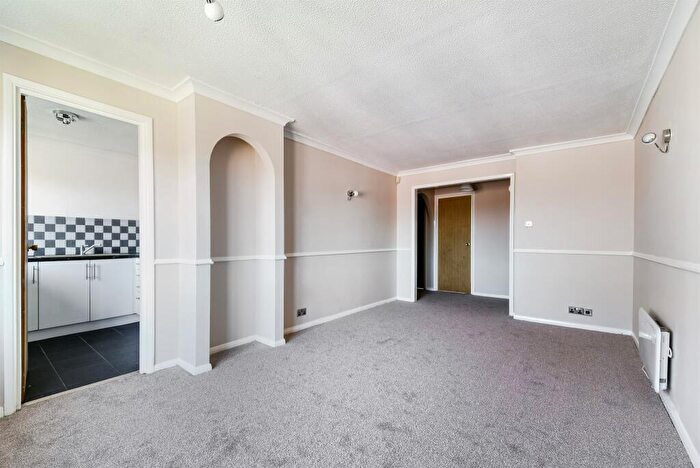 2 Bedroom Flat For Sale In Hardcastle Close, Croydon, CR0