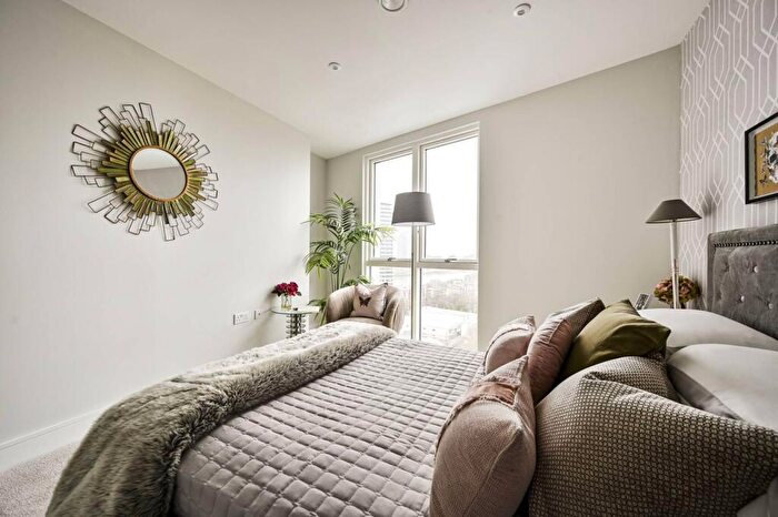 2 Bedroom Flat For Sale In Vision Point, Battersea, SW11