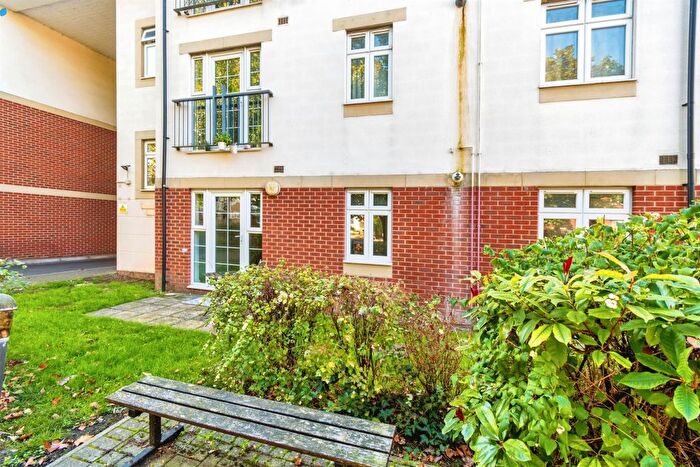 2 Bedroom Flat For Sale In Millbrook Road East, Southampton, SO15