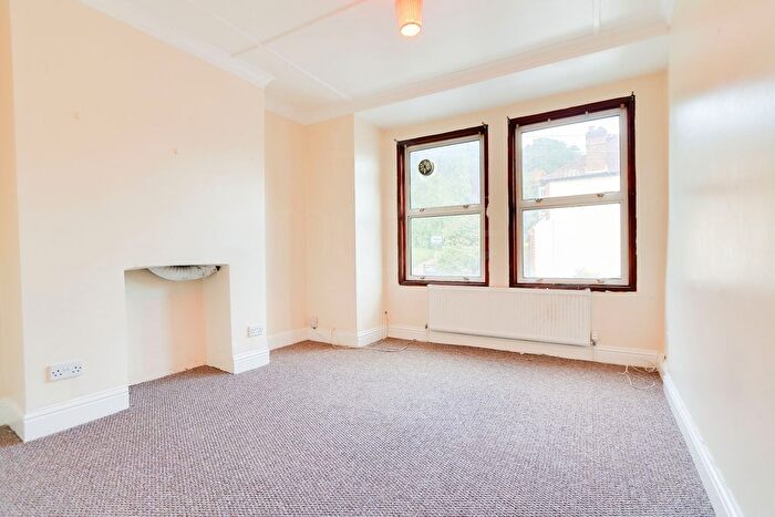 3 Bedroom Flat To Rent In Lenham Road, Thornton Heath, CR7