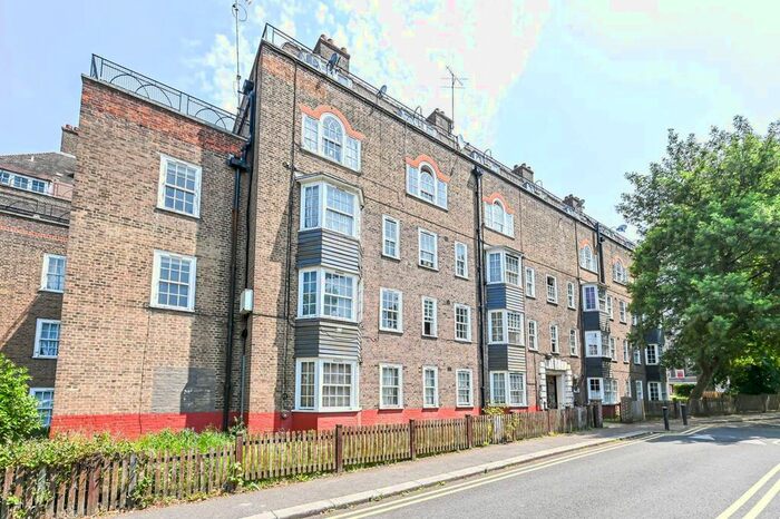 2 Bedroom Flat To Rent In Albion Avenue, Clapham, London, SW8