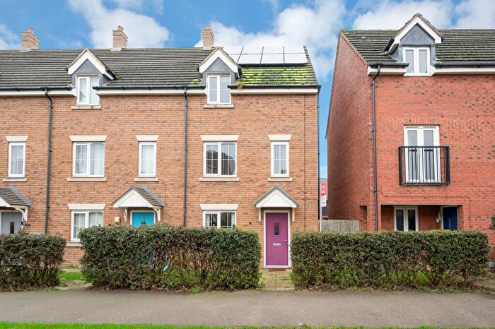3 Bedroom End Of Terrace House For Sale In The Gables, Bourne, PE10