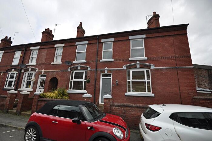 3 Bedroom End Of Terrace House For Sale In Platts Crescent, Stourbridge, DY8