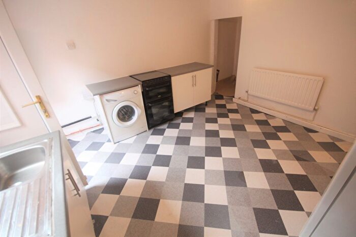 1 Bedroom Studio To Rent In Sandhurst Road, Leeds, West Yorkshire, LS8