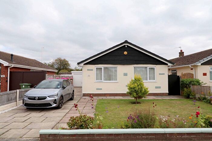 2 Bedroom Bungalow For Sale In Kingston Crescent, Marshside, Southport, PR9