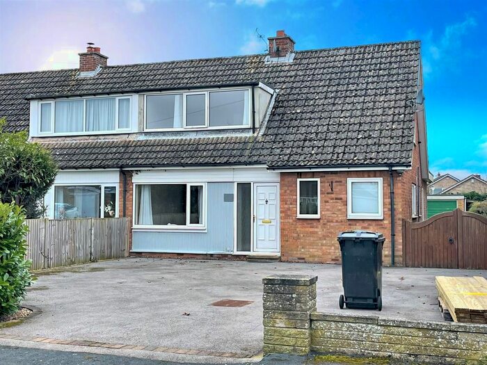 4 Bedroom Semi-Detached House To Rent In The Ruddings, Wheldrake, York, YO19