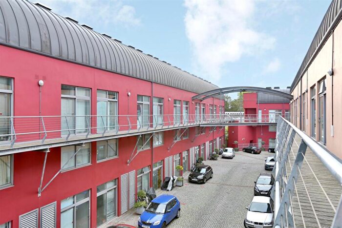 2 Bedroom Flat To Rent In Piano Lane, Stoke Newington, N16