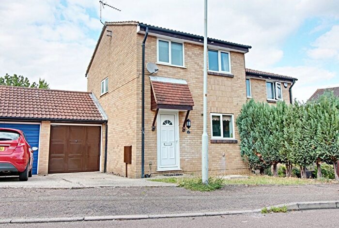 3 Bedroom Semi-Detached House For Sale In Hipkins, Bishop's Stortford, CM23