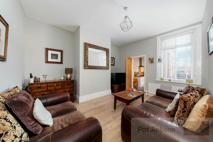 2 Bedroom Flat To Rent In Cartington Terrace, Heaton, Newcastle Upon Tyne NE6