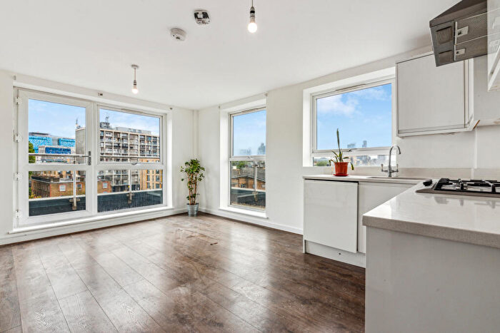 3 Bedroom Flat To Rent In Highland Court, Cudworth Street, E1
