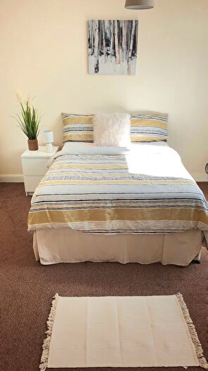 Studio To Rent In Market Place, Wednesbury, WS10