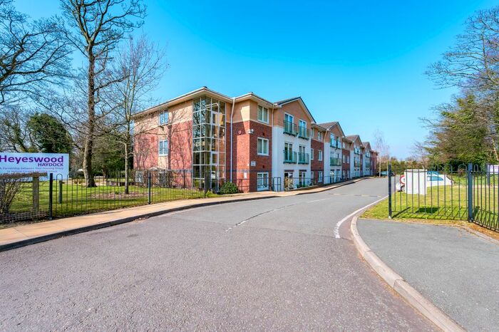 1 Bedroom Flat For Sale In Heyeswood, Haydock, WA11