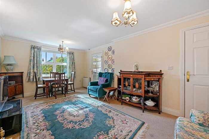 1 Bedroom Flat For Sale In Horn Lane, London, W3