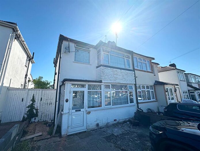 4 Bedroom Property To Rent In Taunton Way, Stanmore, HA7