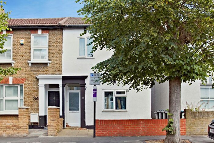 2 Bedroom End Of Terrace House For Sale In Davidson Road, Croydon, CR0