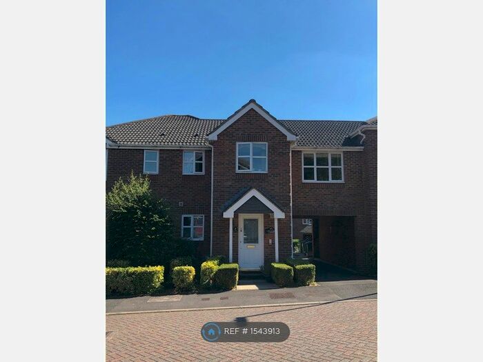 2 Bedroom Maisonette To Rent In Lime Gardens, Basingstoke, RG21