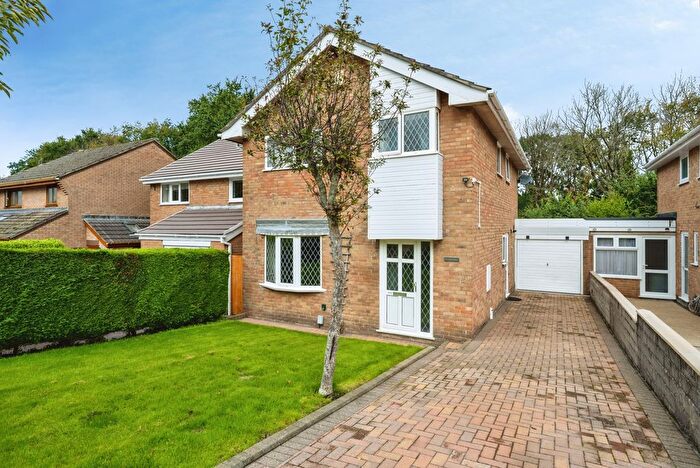 4 Bedroom Link Detached House For Sale In Taliesin Place, Loughor, Swansea, SA4