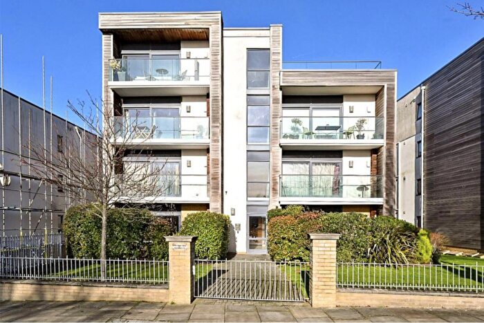 3 Bedroom Flat For Sale In The Upper Drive, Hove, BN3