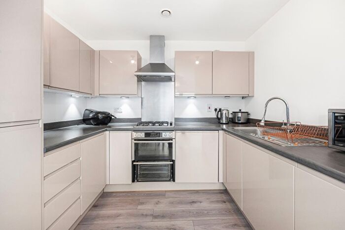 1 Bedroom Flat For Sale In Marine Crescent, Ilford, IG6