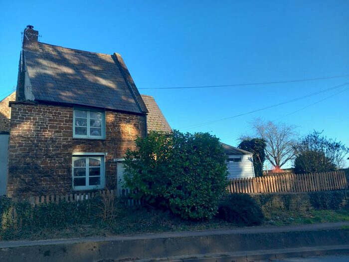 2 Bedroom Detached House For Sale In Oxford Road, Adderbury, OX17