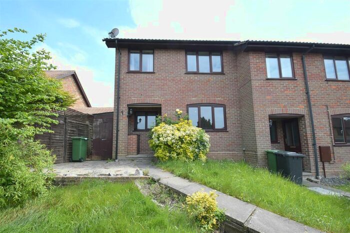2 Bedroom Town House To Rent In Kirkstall Court, Calcot, Reading, RG31