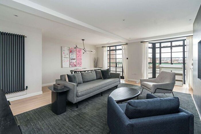 2 Bedroom Apartment To Rent In Gloucester Place, Marylebone, London, NW1
