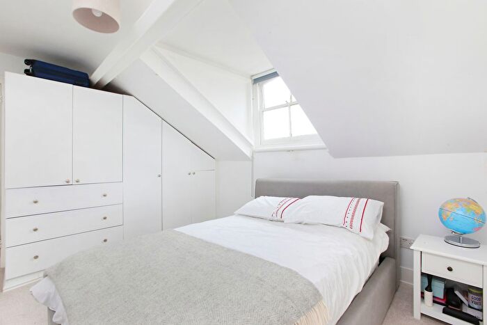 2 Bedroom Flat To Rent In Gauden Road, Clapham, SW4