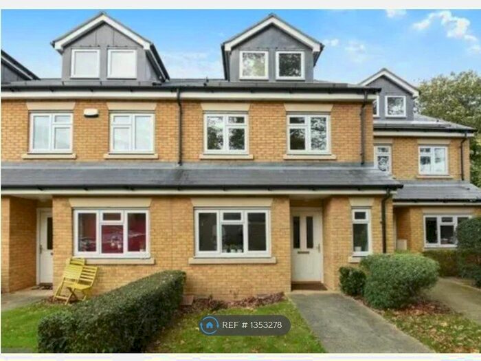 4 Bedroom Terraced House To Rent In Kings Road, London, SE25