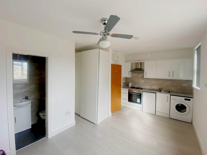 Studio To Rent In Lordship Lane, Tottenham, London, N17