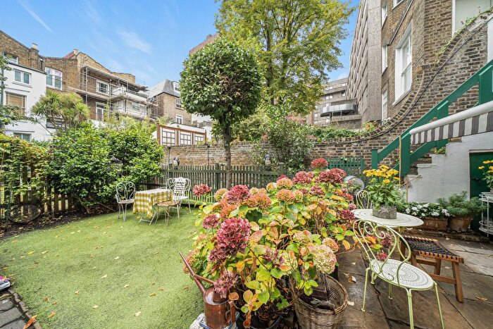 2 Bedroom Flat For Sale In Russell Road, London, W14