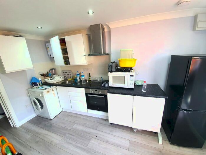 1 Bedroom Flat To Rent In York Road, London, N18