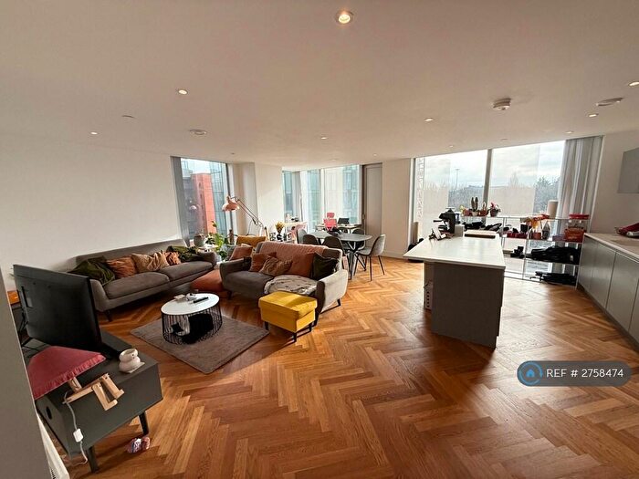 3 Bedroom Flat To Rent In South Tower Deansgate Square, Manchester, M15