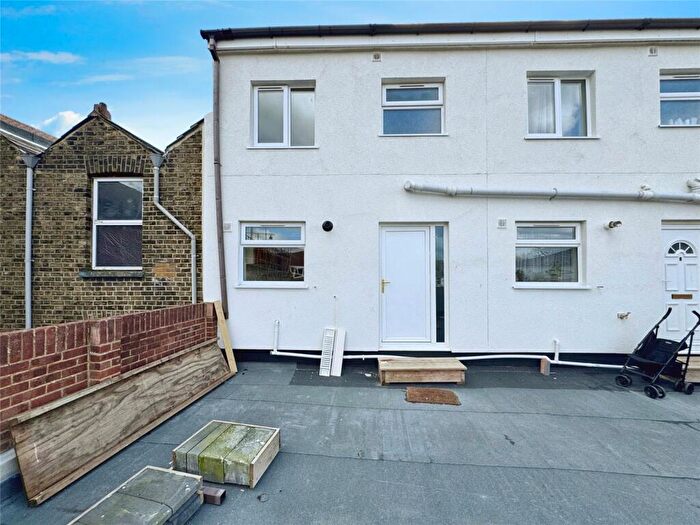 2 Bedroom Flat To Rent In Canterbury Street, Gillingham, Kent, ME7