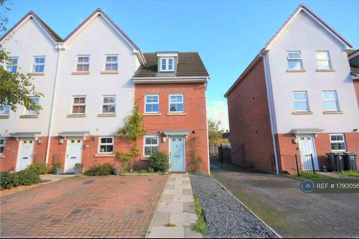 4 Bedroom End Of Terrace House To Rent In Shustoke Road, Birmingham, B34
