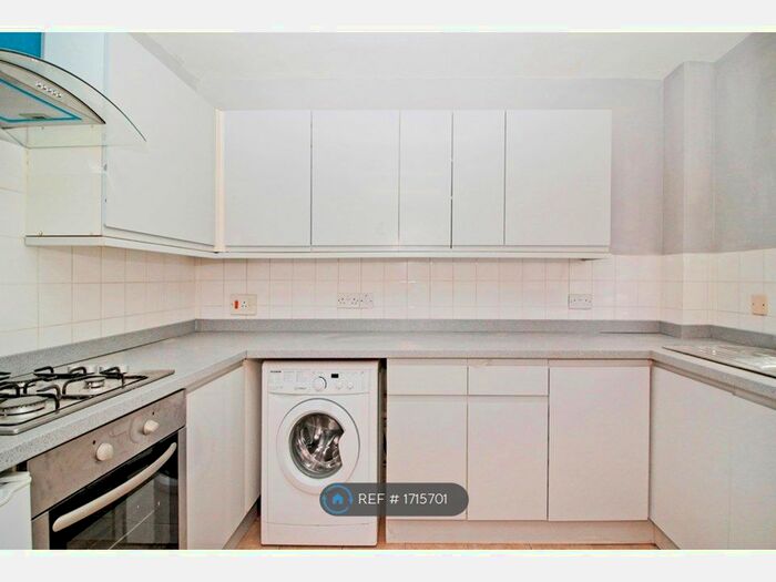 2 Bedroom Flat To Rent In Cairn House, London, SW19