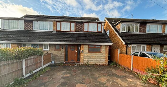 4 Bedroom Semi Detached House For Sale In Eastwood Road, Rayleigh, Essex, SS6