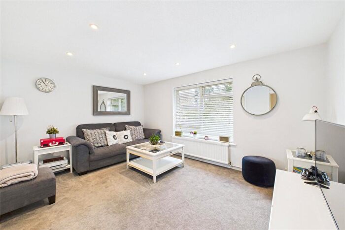 1 Bedroom Apartment For Sale In Arnett Avenue, Finchampstead, Wokingham, Berkshire, RG40