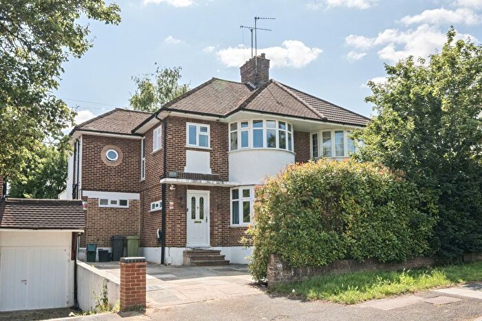 4 Bedroom Semi-Detached House To Rent In Oakleigh Gardens, Farnborough, Orpington, BR6