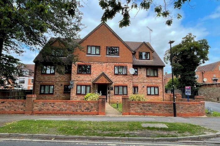 1 Bedroom Flat To Rent In Moorstown Court, Slough, SL1