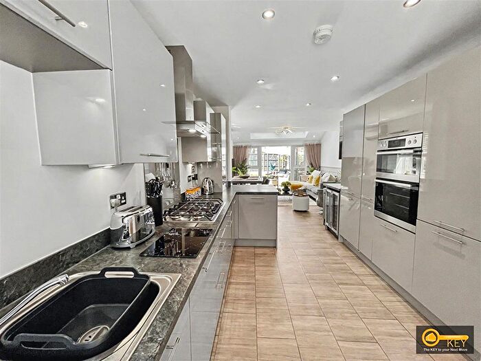3 Bedroom Semi-detached House For Sale In Ribbon Avenue, Ansley, Nuneaton, CV10
