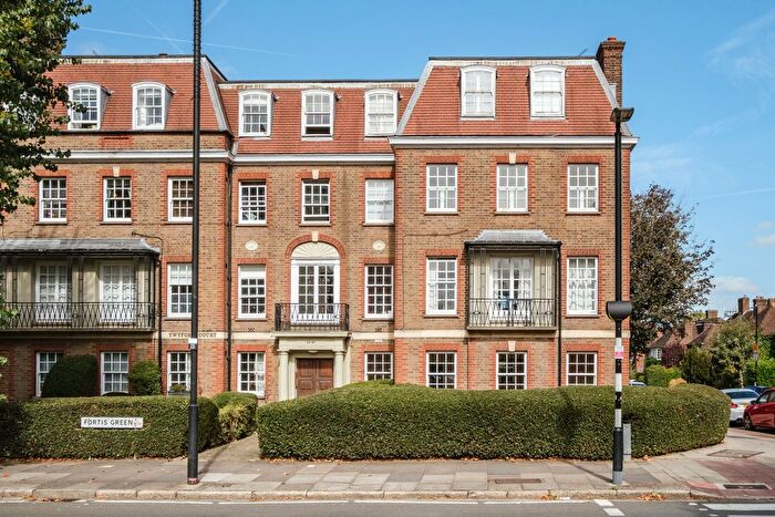 3 Bedroom Flat For Sale In Fortis Green, London, N10